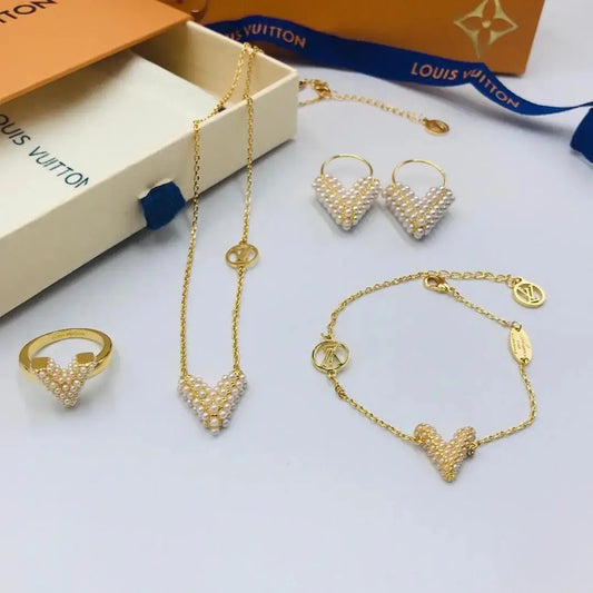 Louis Vuitton Jewelry | Essential V Perle Gold